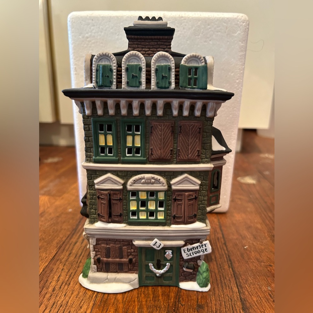 Department56: The Flat of Ebenizer Scrooge, 1989